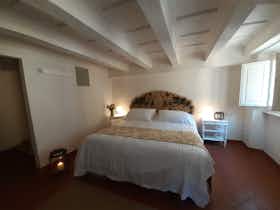 Studio for rent for €2,000 per month in Florence, Via Sant'Antonino