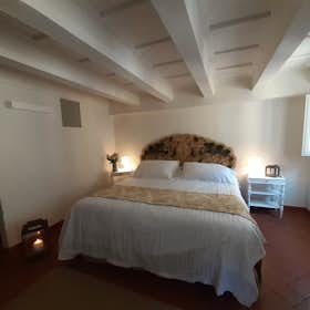 Studio for rent for €2,000 per month in Florence, Via Sant'Antonino