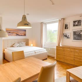 Apartment for rent for €1,380 per month in Köln, Nesselrodestraße