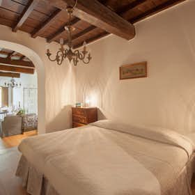 Apartment for rent for €1,318 per month in Florence, Borgo Ognissanti