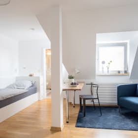 单间公寓 正在以 €1,190 的月租出租，其位于 Köln, Werderstraße