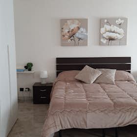 Apartment for rent for €1,250 per month in Turin, Via Carlo Alberto