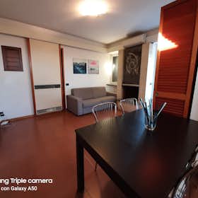 Apartment for rent for €1,450 per month in Turin, Via Camillo Benso di Cavour