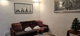 Apartment for rent for €2,000 per month in Paris, Rue de Grenelle