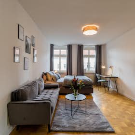 Apartment for rent for €2,200 per month in Berlin, Buchholzer Straße