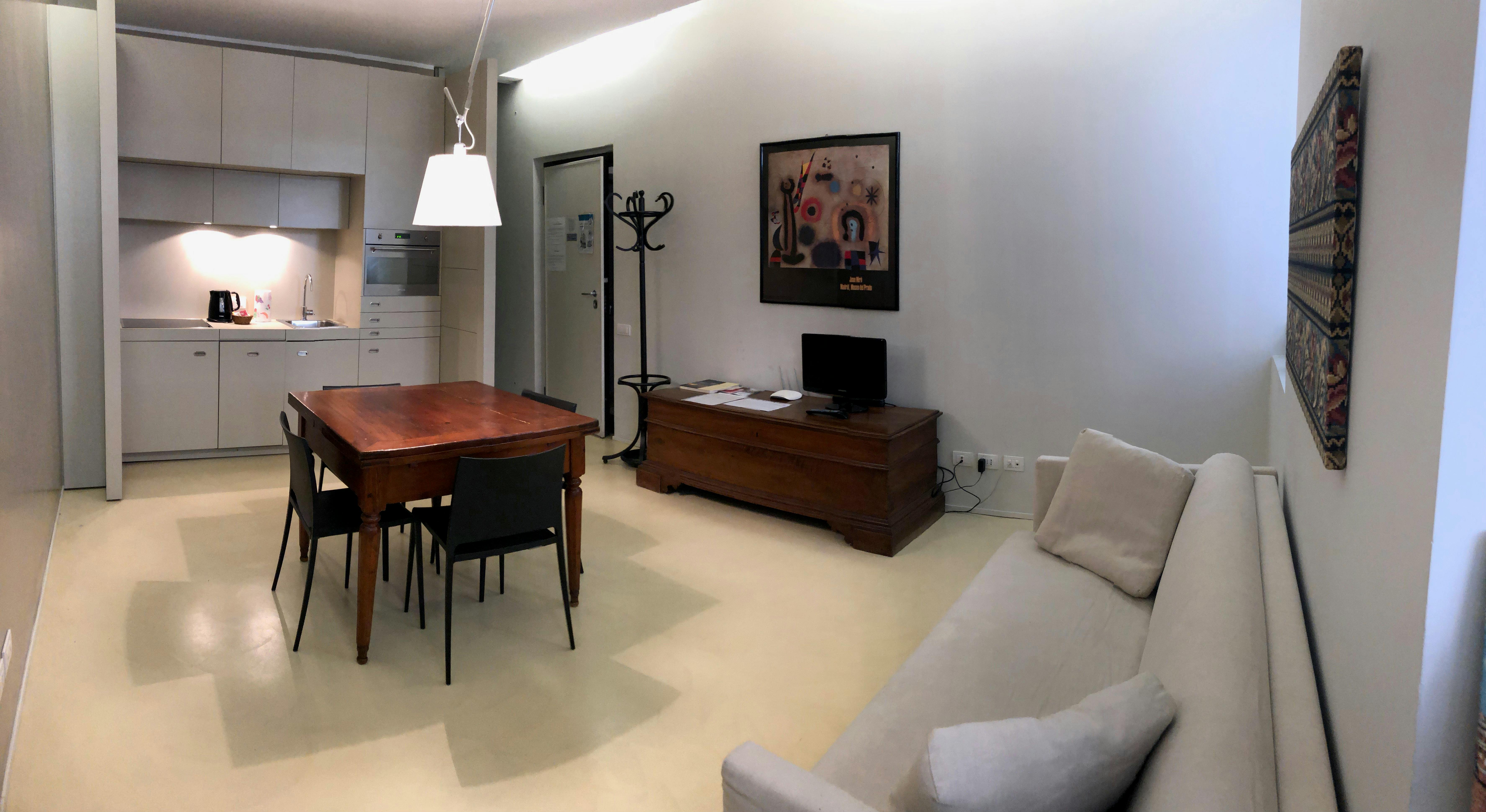 Apartment for rent for €1,750 per month in Bologna, Via Mascarella