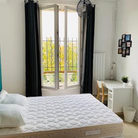 Private room for rent for €900 per month in Paris, Rue du Faubourg Saint-Denis