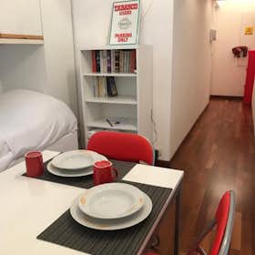 Studio for rent for €1,200 per month in Milan, Via Cesare Cesariano