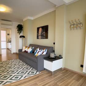 Apartment for rent for €2,100 per month in Milan, Via Giuseppe Candiani