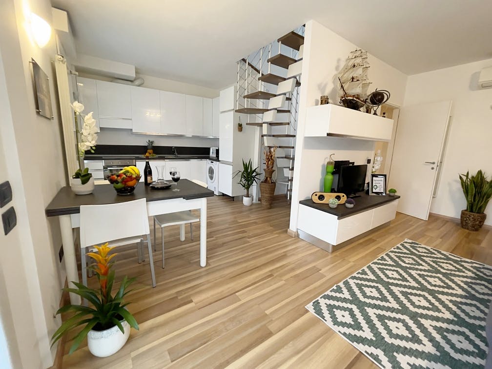 Apartment for rent for €2,000 per month in Milan, Via Giuseppe Candiani