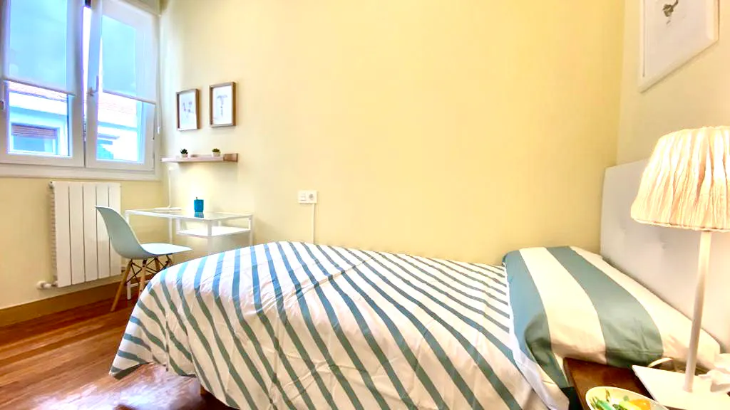 Private room in Calle Luis Briñas, Bilbao (1044233) ROOM 2