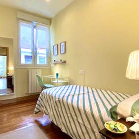 Private room for rent for €640 per month in Bilbao, Calle Luis Briñas