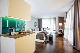 单间公寓 正在以 CHF 2,400 的月租出租，其位于 Zürich, Baslerstrasse