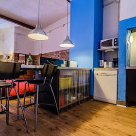 单间公寓 正在以 €700 的月租出租，其位于 Lisbon, Travessa do Chão do Loureiro