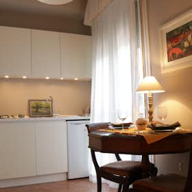 Apartment for rent for €1,280 per month in Milan, Corso Sempione