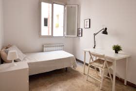 Private room for rent for €750 per month in Madrid, Calle de Alberto Aguilera