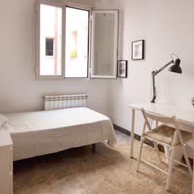 Private room for rent for €750 per month in Madrid, Calle de Alberto Aguilera