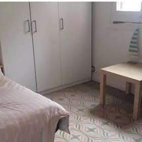 Отдельная комната сдается в аренду за 60 € в месяц в Barcelona, Carrer de Pallars