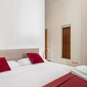 Apartment for rent for €3,050 per month in Rome, Via Francesco Caracciolo