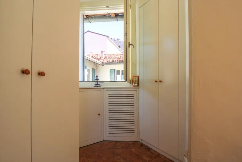 1-Bedroom Apartment in Via Giuseppe Rovelli, Como 4