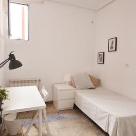 Private room for rent for €500 per month in Madrid, Calle de Alberto Aguilera