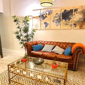 公寓 正在以 €1,400 的月租出租，其位于 Madrid, Calle de Tenerife