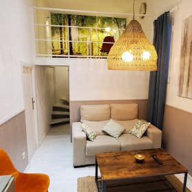 Apartment for rent for €1,400 per month in Madrid, Calle de Tenerife