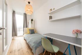 Отдельная комната сдается в аренду за 690 € в месяц в Berlin, Nazarethkirchstraße