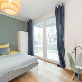 Отдельная комната сдается в аренду за 710 € в месяц в Berlin, Nazarethkirchstraße