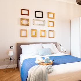 Apartment for rent for €2,100 per month in Milan, Via Santa Cecilia