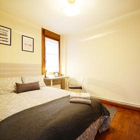 Private room for rent for €445 per month in Bilbao, Calle Larrakoetxe