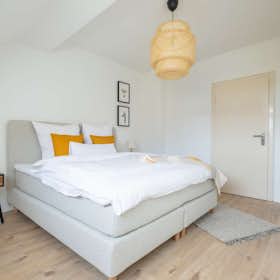 Appartement te huur voor € 2.400 per maand in Essen, Robert-Koch-Straße