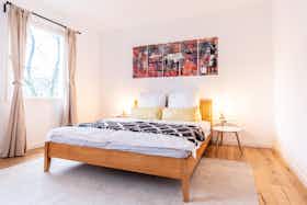 Lägenhet att hyra för 2 600 € i månaden i Wuppertal, Untergrünewalder Straße