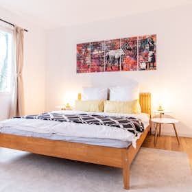 Lägenhet att hyra för 2 600 € i månaden i Wuppertal, Untergrünewalder Straße