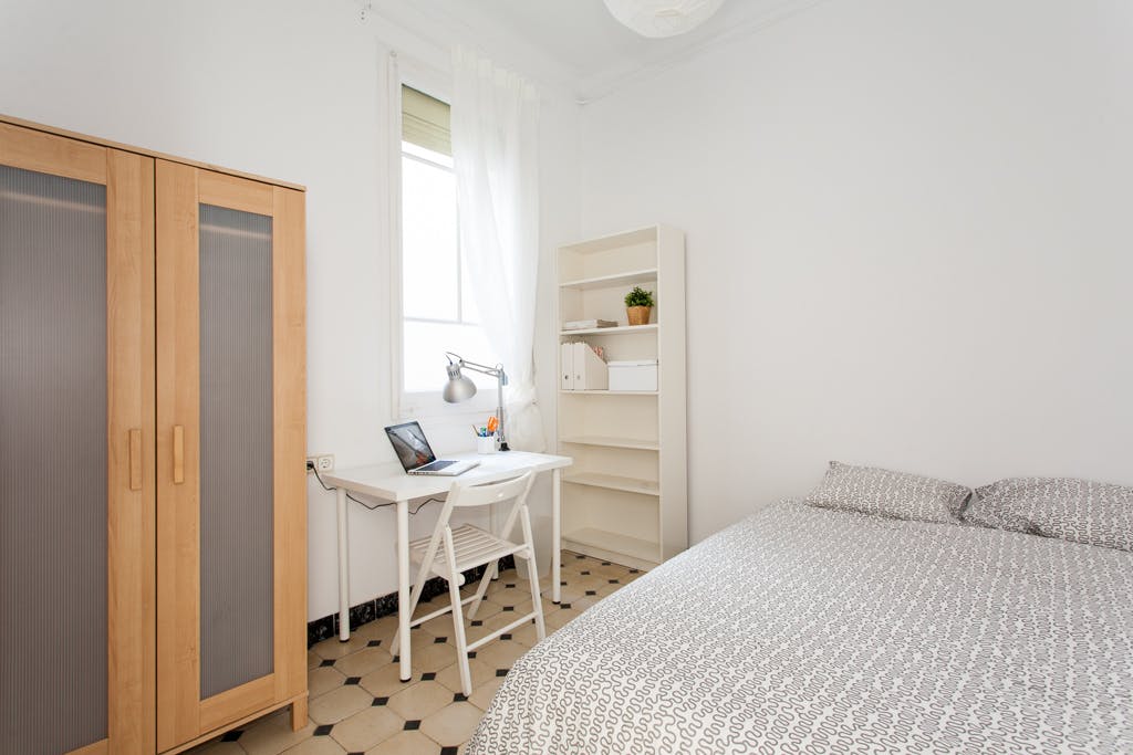 Private room for rent for €500 per month in Barcelona, Carrer de València