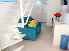 Appartement te huur voor € 700 per maand in Murcia, Calle Puerta Nueva