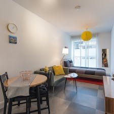 Studio for rent for 1.750 € per month in The Hague, Van Geenstraat