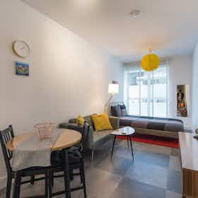 Studio for rent for €1,950 per month in The Hague, Van Geenstraat