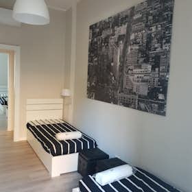 Shared room for rent for €610 per month in Milan, Via Disciplini