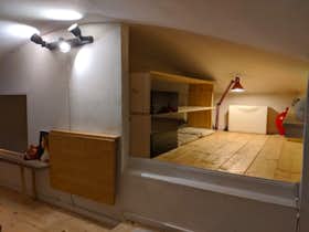 单间公寓 正在以 €600 的月租出租，其位于 Turin, Via Leinì