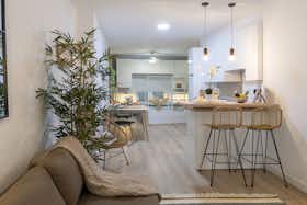 公寓 正在以 €1,300 的月租出租，其位于 Valencia, Carrer de Santa Irene
