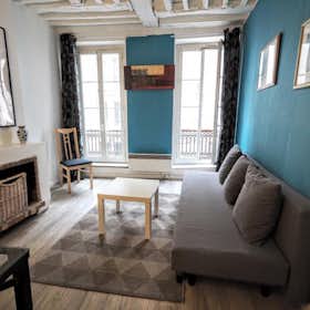 Apartment for rent for €1,620 per month in Paris, Rue Descartes