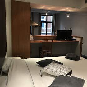 Studio for rent for €1,850 per month in Brussels, Rue du Marché au Charbon