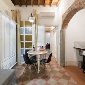 Apartment for rent for €1,350 per month in Florence, Via Fiesolana