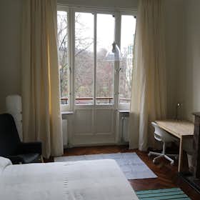Private room for rent for €725 per month in Ixelles, Rue Caroly