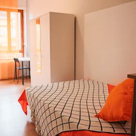 Private room for rent for €445 per month in Cagliari, Via Tigellio