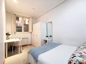 Cameră privată de închiriat pentru 570 EUR pe lună în Madrid, Calle de Velázquez
