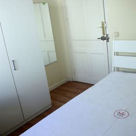 Private room for rent for €550 per month in Madrid, Calle de Velázquez