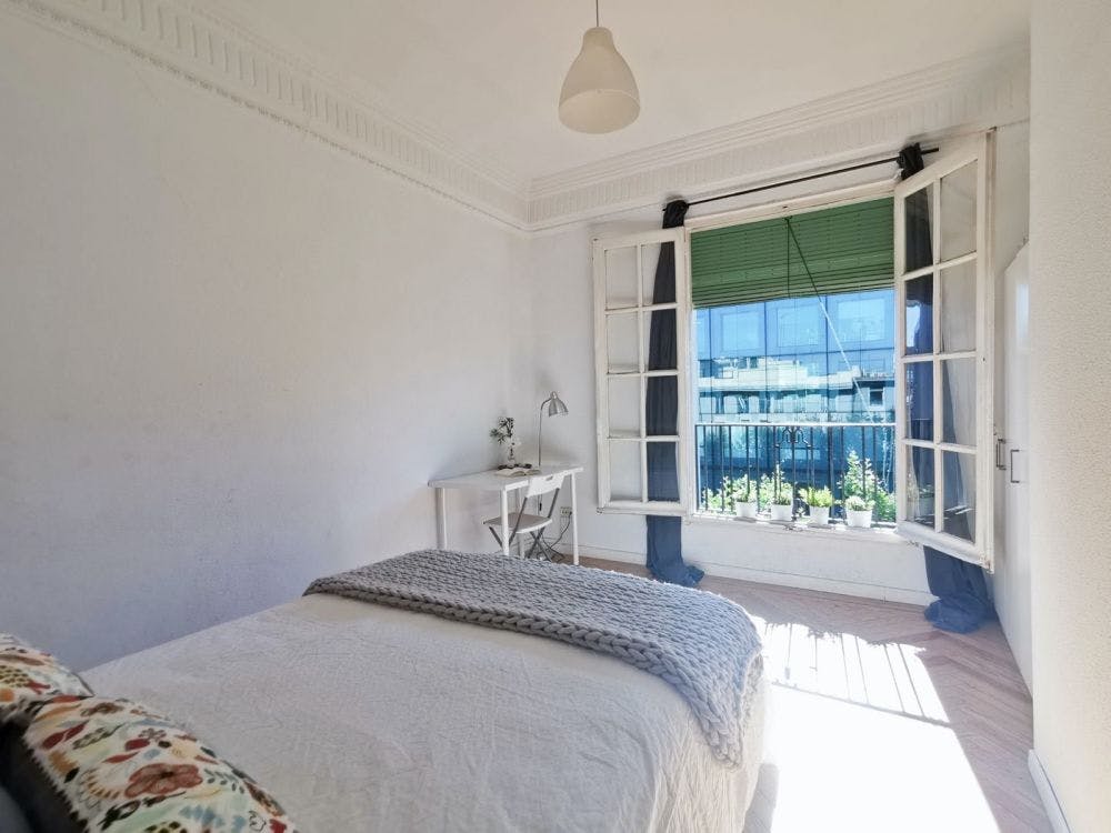 Private room for rent for €680 per month in Madrid, Calle de Velázquez