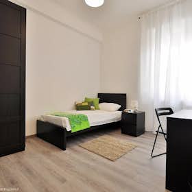 Private room for rent for €540 per month in Turin, Via Giuseppe Vernazza